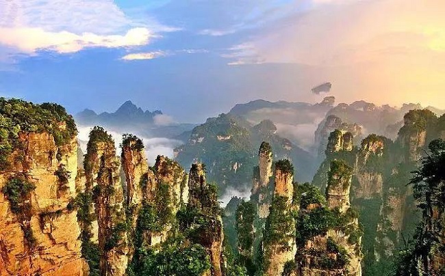 湖南張家界高鐵站迎來今年首趟香港高鐵旅游專列